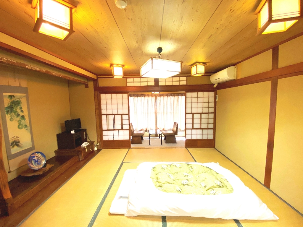 125号室本館1階和室8畳 和室6畳二間 新城市のホテル 旅館 宿泊予約は新城観光ホテル 奥三河の宿