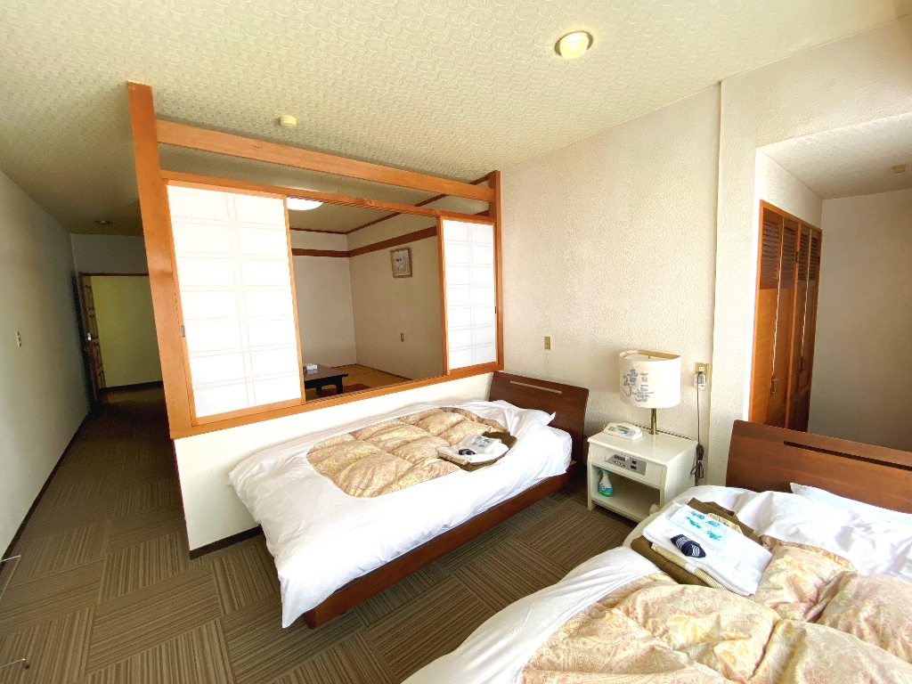 217号室本館2階ツインベットルーム 和室６畳 新城市のホテル 旅館 宿泊予約は新城観光ホテル 奥三河の宿